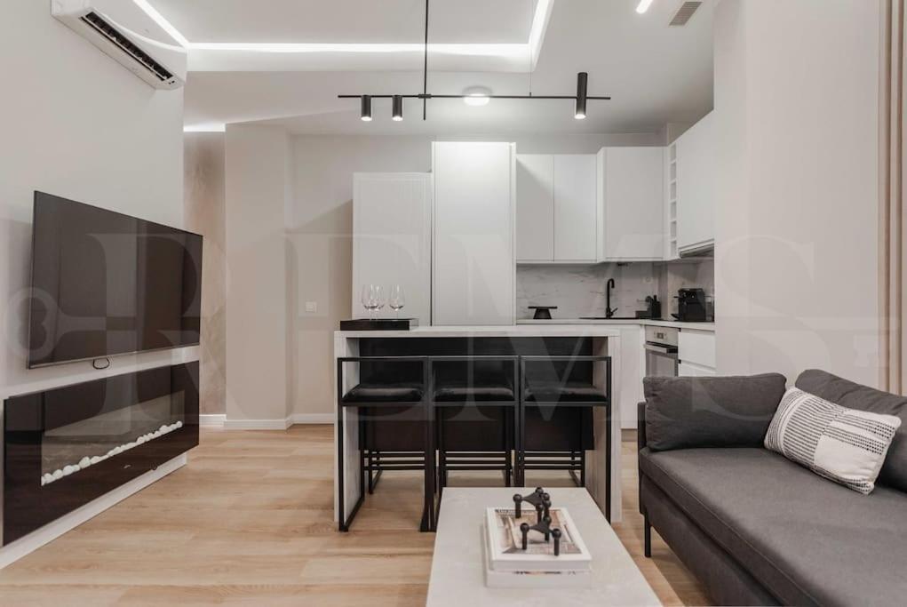 Contemporary Minimalist Apartment By Rems 马拉加 外观 照片