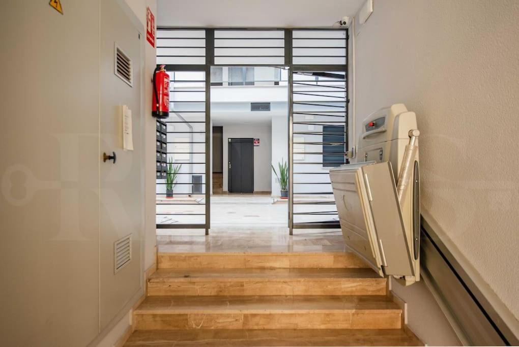 Contemporary Minimalist Apartment By Rems 马拉加 外观 照片