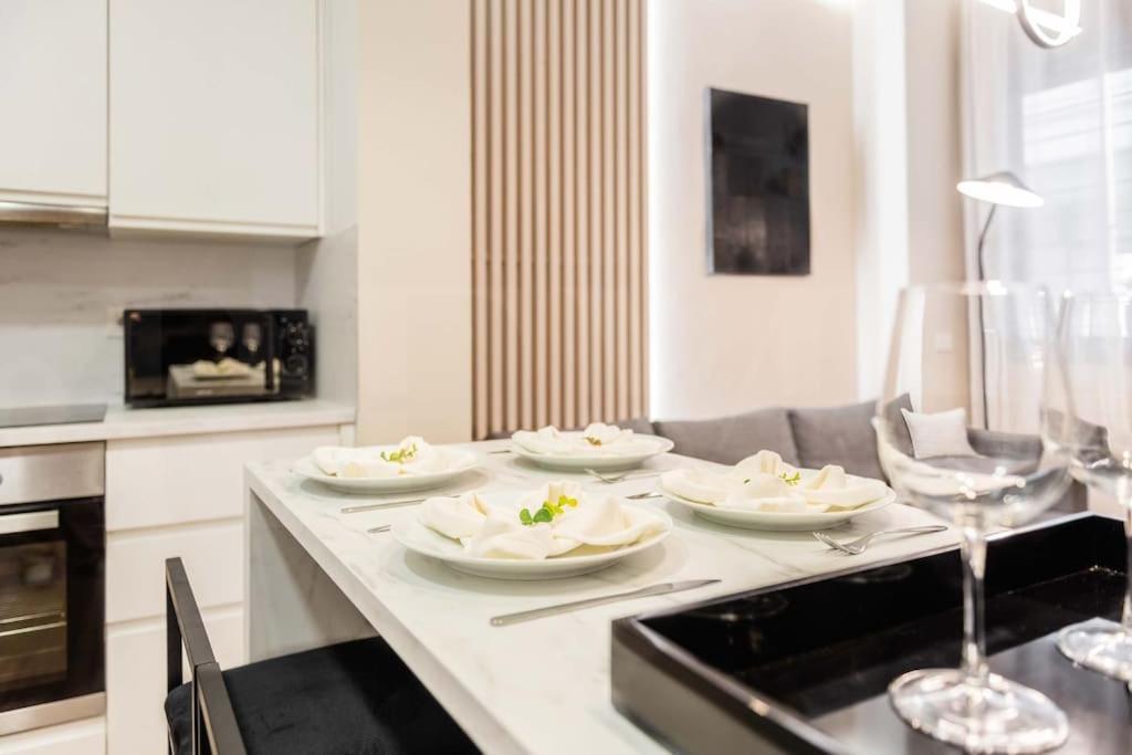 Contemporary Minimalist Apartment By Rems 马拉加 外观 照片