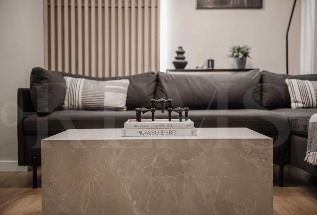 Contemporary Minimalist Apartment By Rems 马拉加 外观 照片