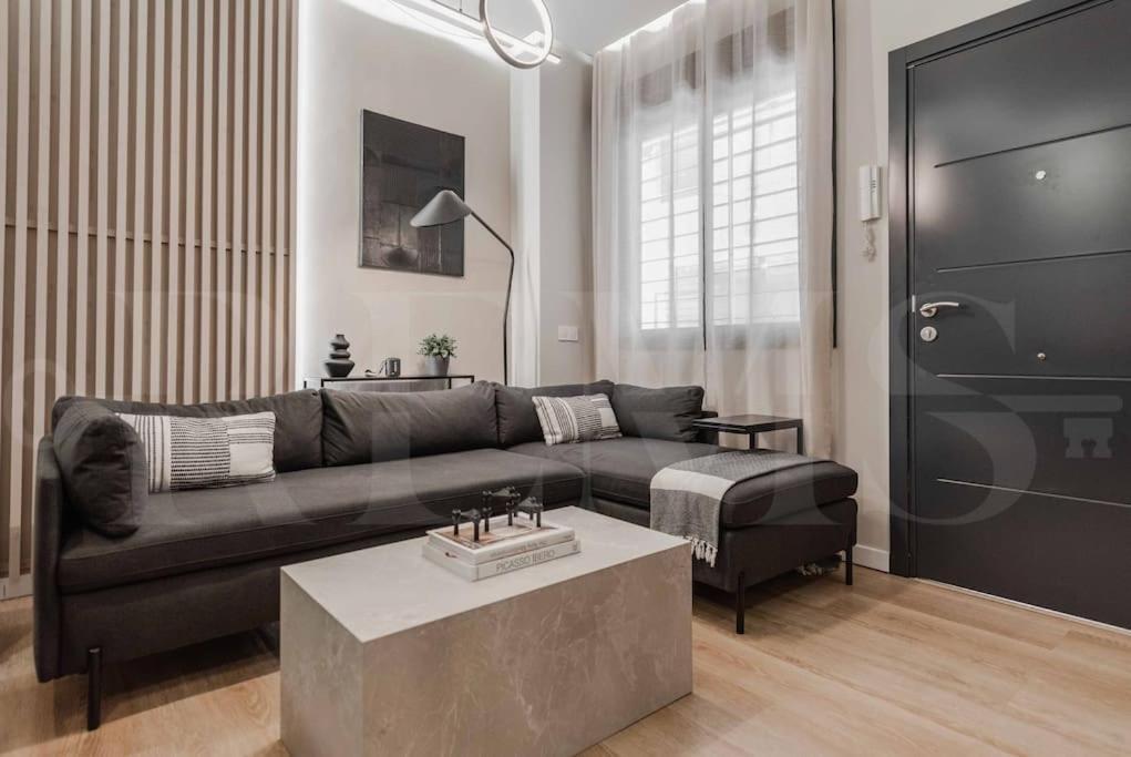 Contemporary Minimalist Apartment By Rems 马拉加 外观 照片