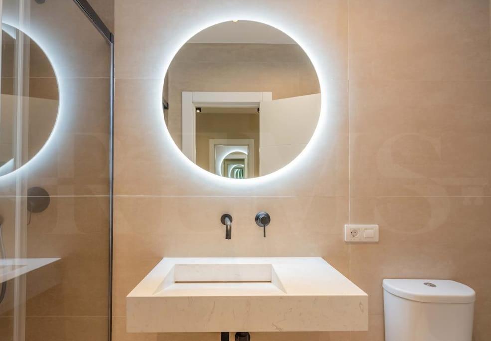 Contemporary Minimalist Apartment By Rems 马拉加 外观 照片